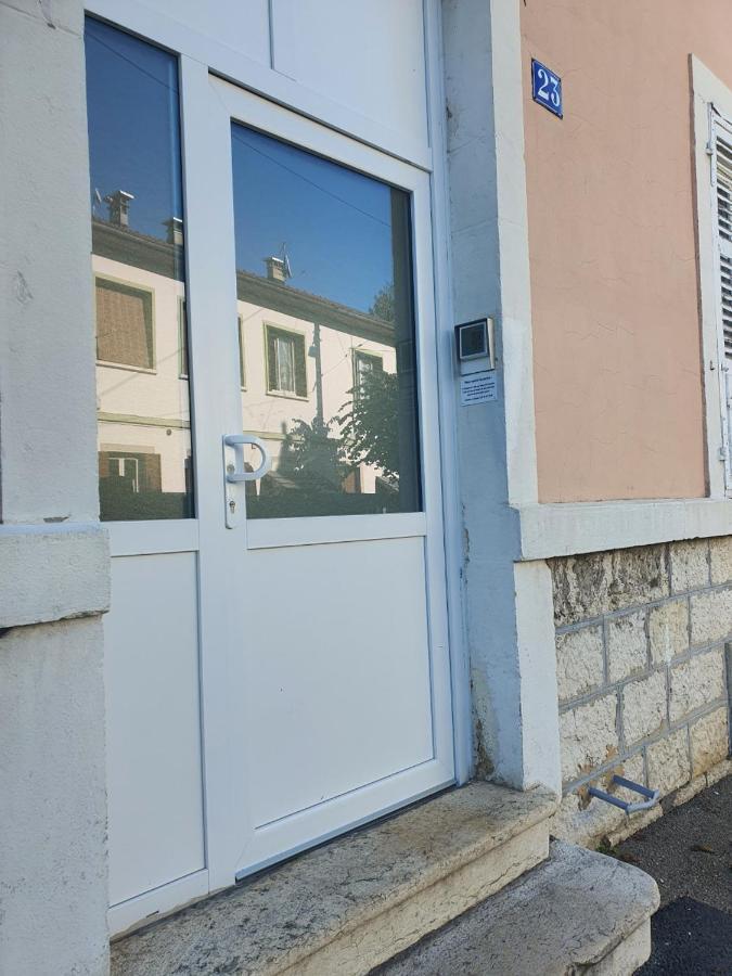 "Le Petit Paradis" Au Centre Ville D'Oyonnax Exterior foto
